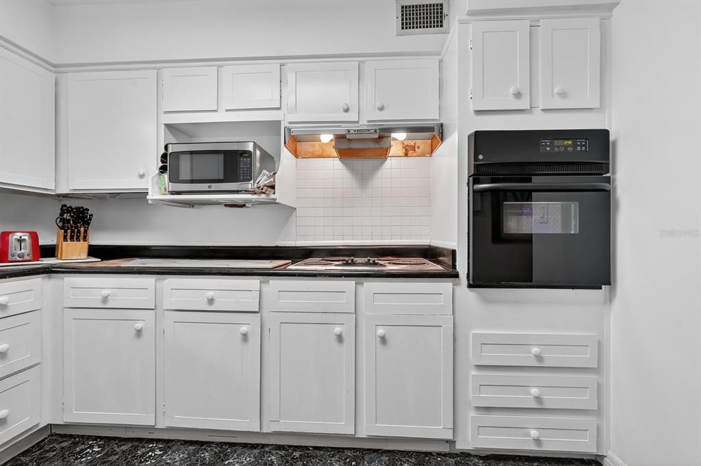 待售: $325,000 (3 贝兹, 1 浴室, 1732 平方英尺)