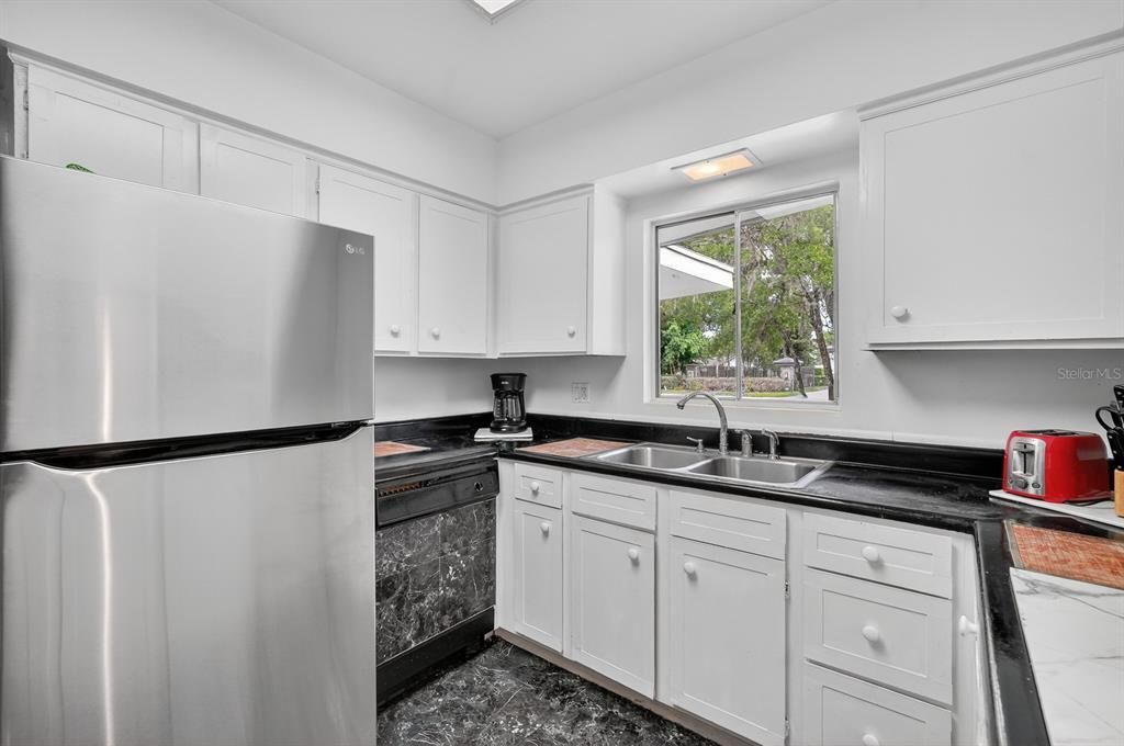 待售: $325,000 (3 贝兹, 1 浴室, 1732 平方英尺)