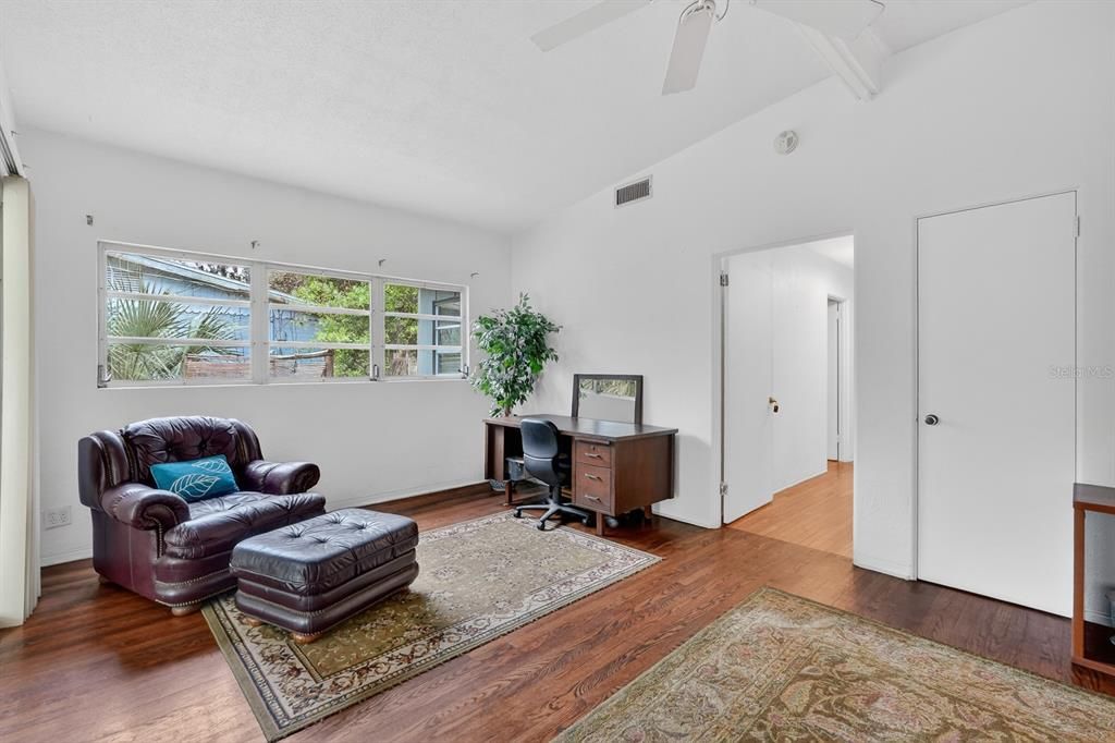 待售: $325,000 (3 贝兹, 1 浴室, 1732 平方英尺)