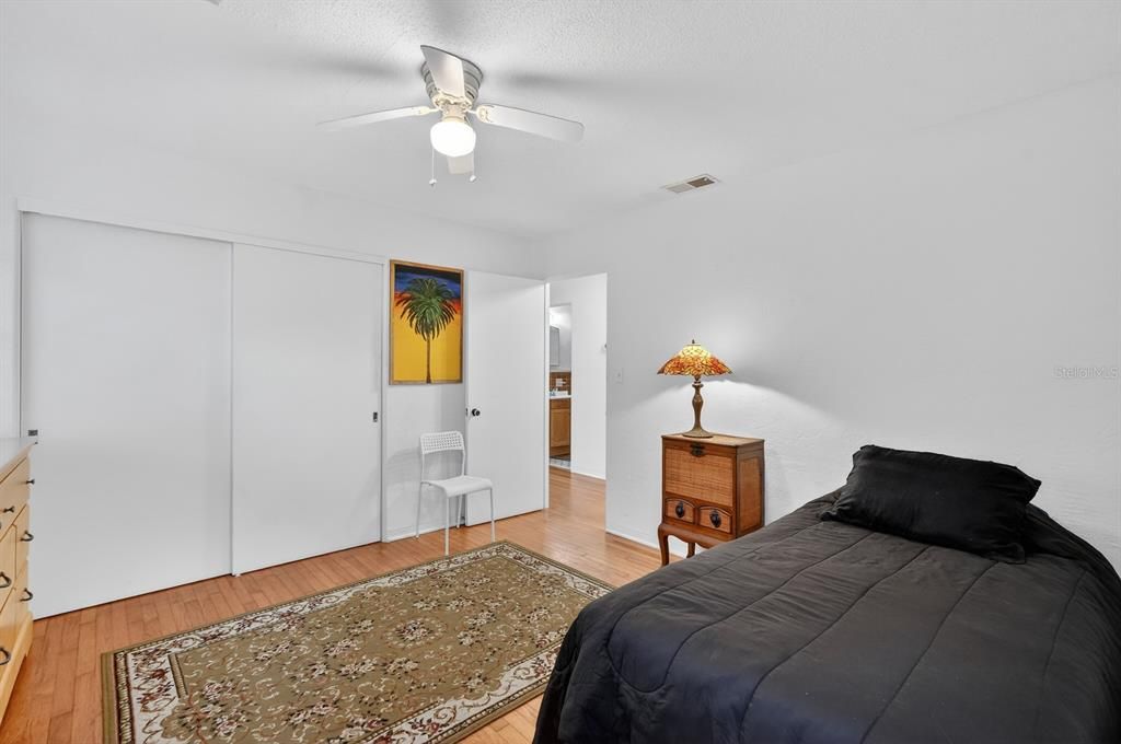 待售: $325,000 (3 贝兹, 1 浴室, 1732 平方英尺)