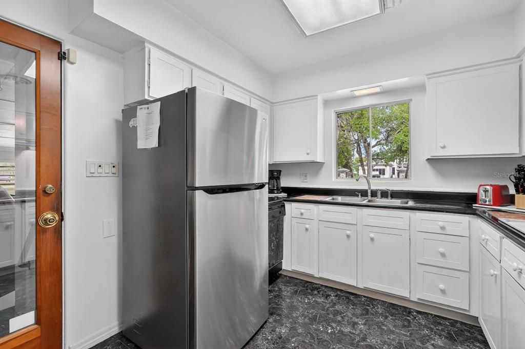 待售: $325,000 (3 贝兹, 1 浴室, 1732 平方英尺)