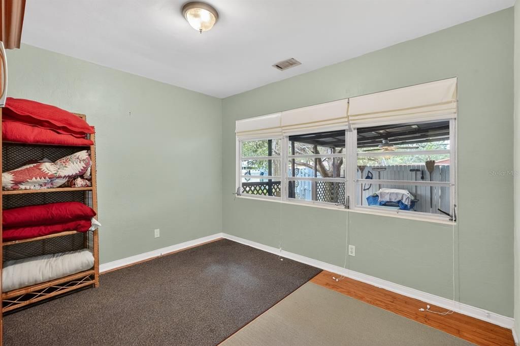 待售: $325,000 (3 贝兹, 1 浴室, 1732 平方英尺)