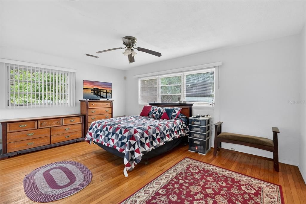 待售: $325,000 (3 贝兹, 1 浴室, 1732 平方英尺)