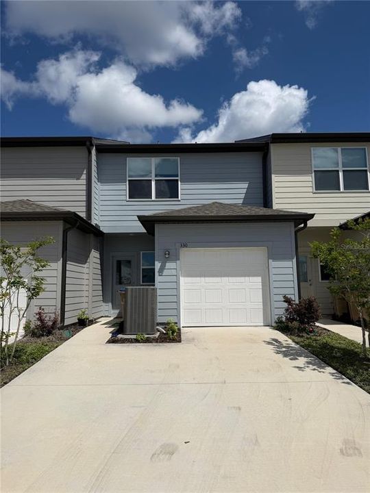Active With Contract: $2,100 (3 beds, 2 baths, 1594 Square Feet)