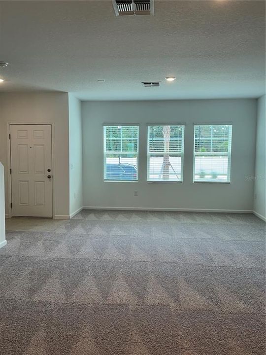 Active With Contract: $2,100 (3 beds, 2 baths, 1594 Square Feet)