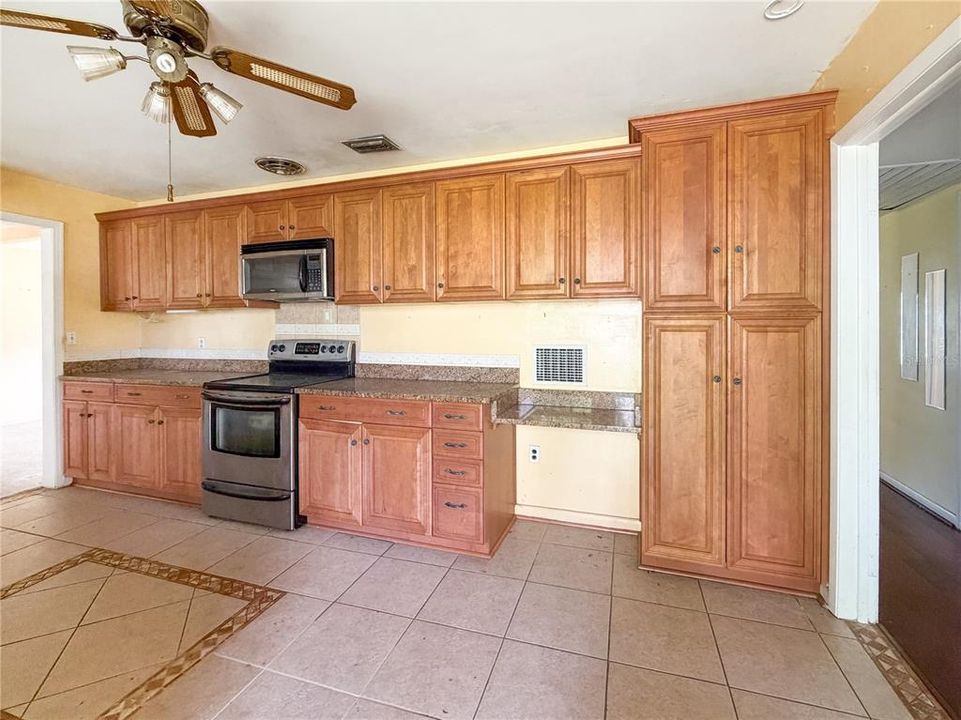Active With Contract: $162,000 (3 beds, 2 baths, 1765 Square Feet)