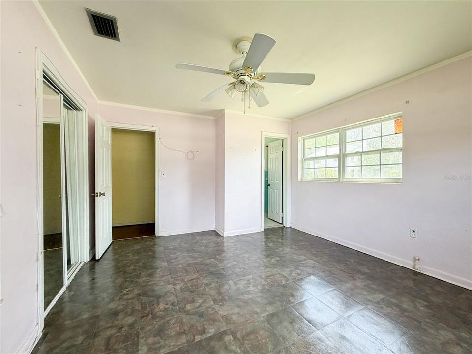 Active With Contract: $162,000 (3 beds, 2 baths, 1765 Square Feet)