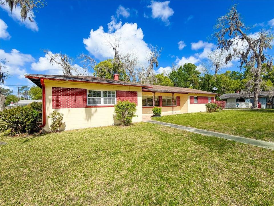 Active With Contract: $162,000 (3 beds, 2 baths, 1765 Square Feet)