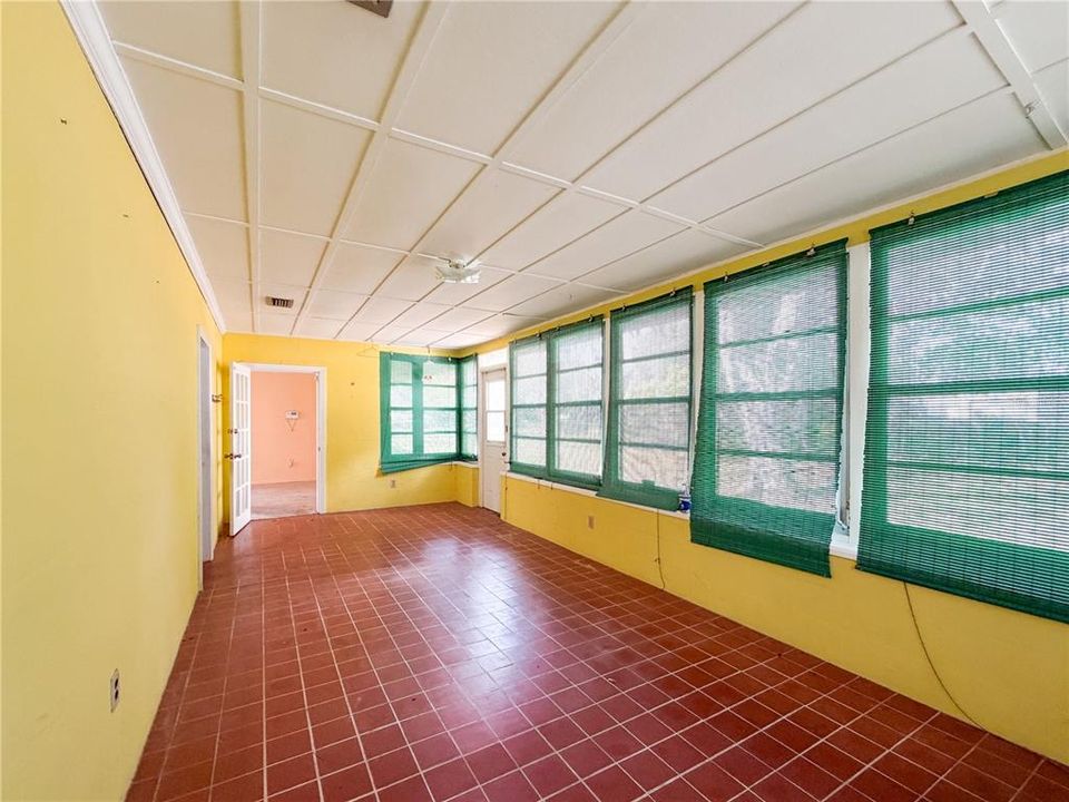 Active With Contract: $162,000 (3 beds, 2 baths, 1765 Square Feet)