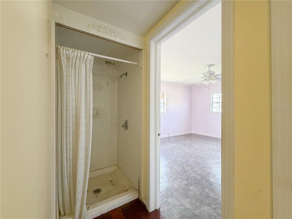 Active With Contract: $162,000 (3 beds, 2 baths, 1765 Square Feet)