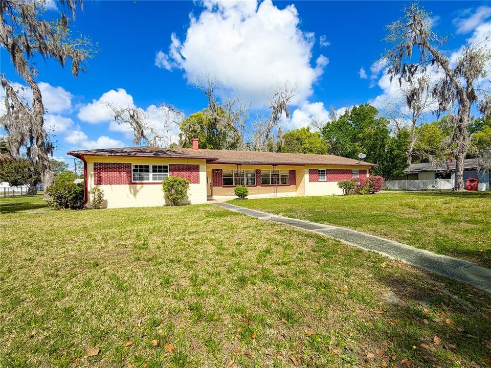 Active With Contract: $162,000 (3 beds, 2 baths, 1765 Square Feet)