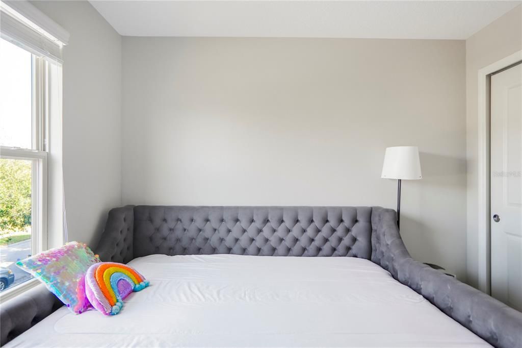 Activo con contrato: $2,950 (3 camas, 2 baños, 1825 Pies cuadrados)
