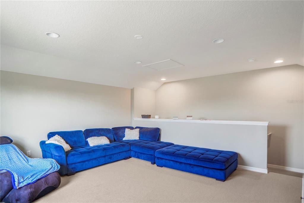 Activo con contrato: $2,950 (3 camas, 2 baños, 1825 Pies cuadrados)