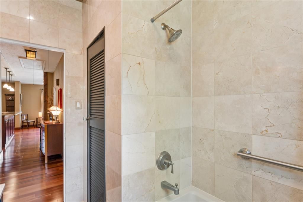 En Venta: $375,000 (3 camas, 2 baños, 2180 Pies cuadrados)