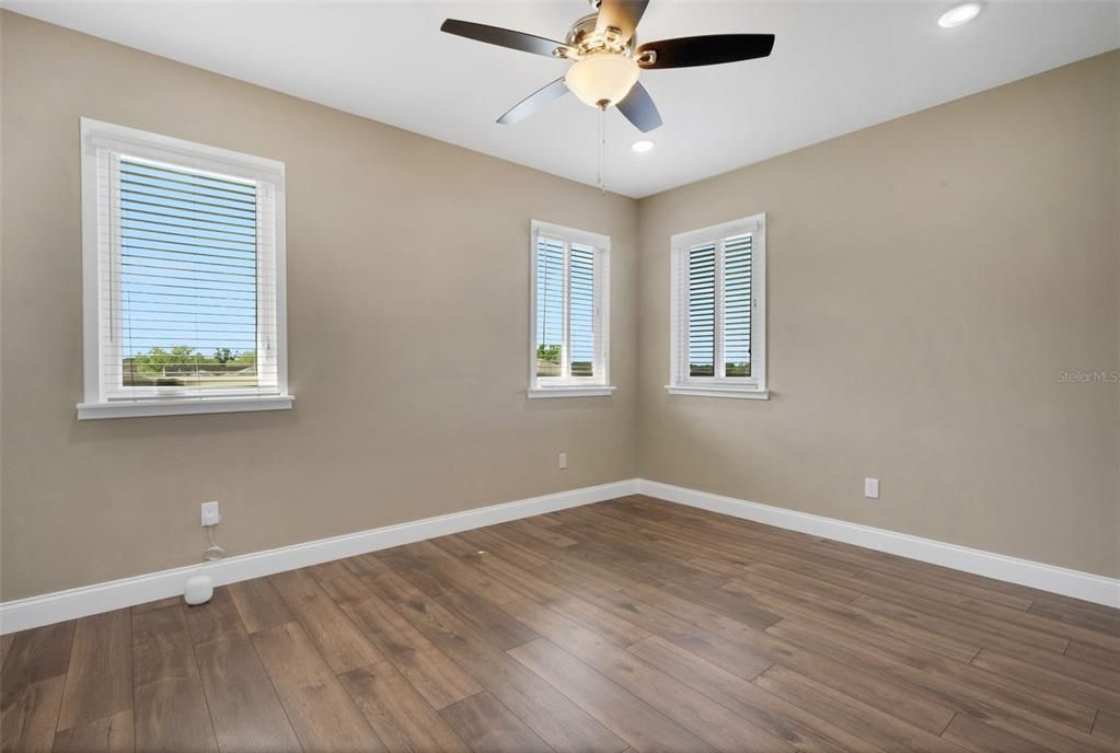 For Sale: $1,075,000 (5 beds, 5 baths, 3752 Square Feet)