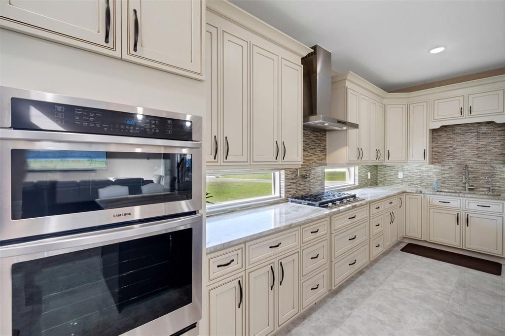 For Sale: $1,075,000 (5 beds, 5 baths, 3752 Square Feet)