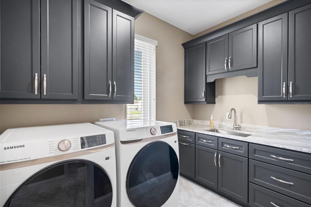 For Sale: $1,075,000 (5 beds, 5 baths, 3752 Square Feet)