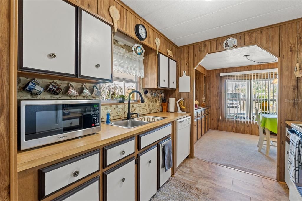 На продажу: $152,000 (3 спален, 2 ванн, 1196 Квадратных фут)