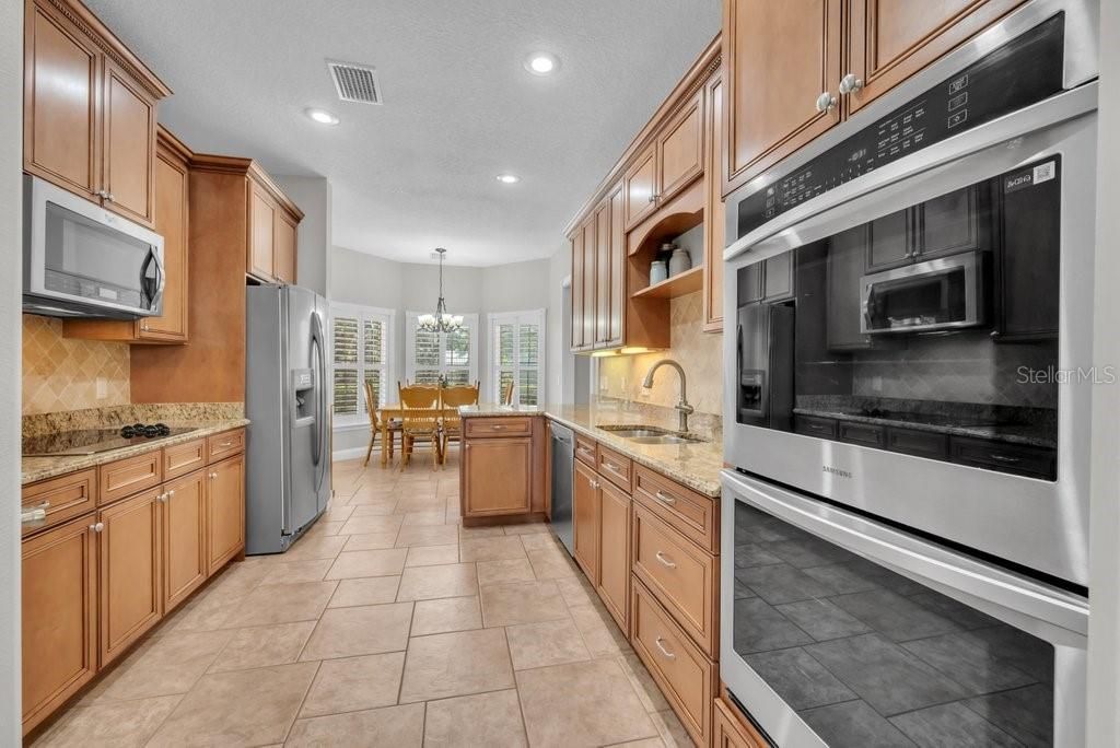 Activo con contrato: $975,000 (4 camas, 2 baños, 3262 Pies cuadrados)