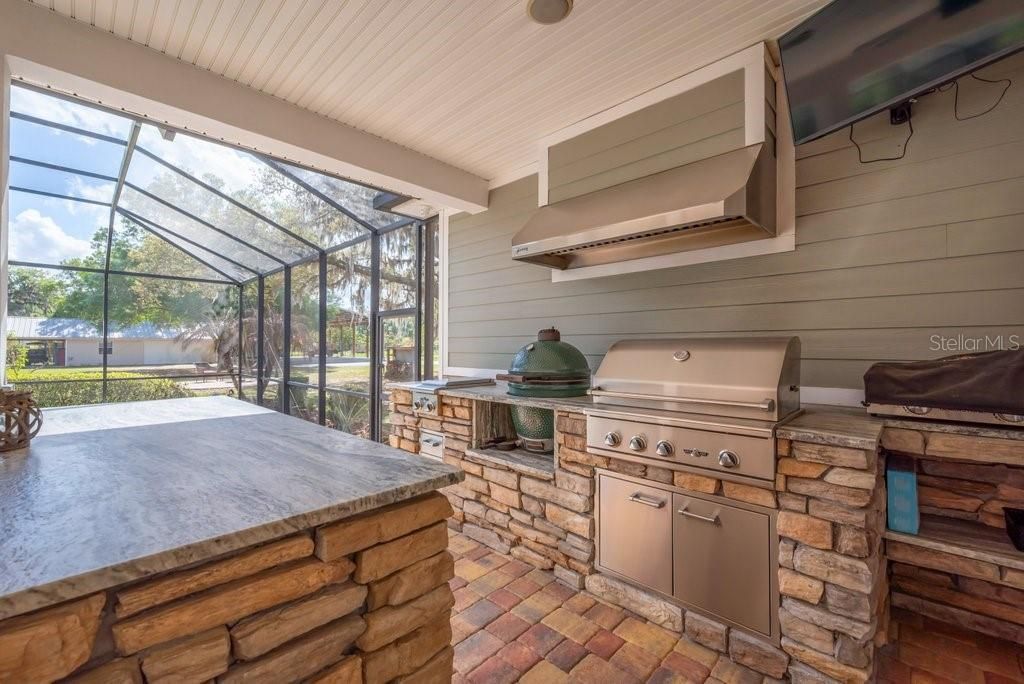 Activo con contrato: $975,000 (4 camas, 2 baños, 3262 Pies cuadrados)