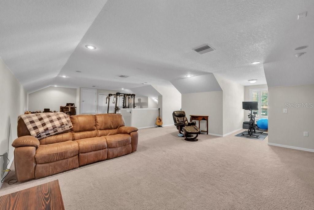 Activo con contrato: $975,000 (4 camas, 2 baños, 3262 Pies cuadrados)
