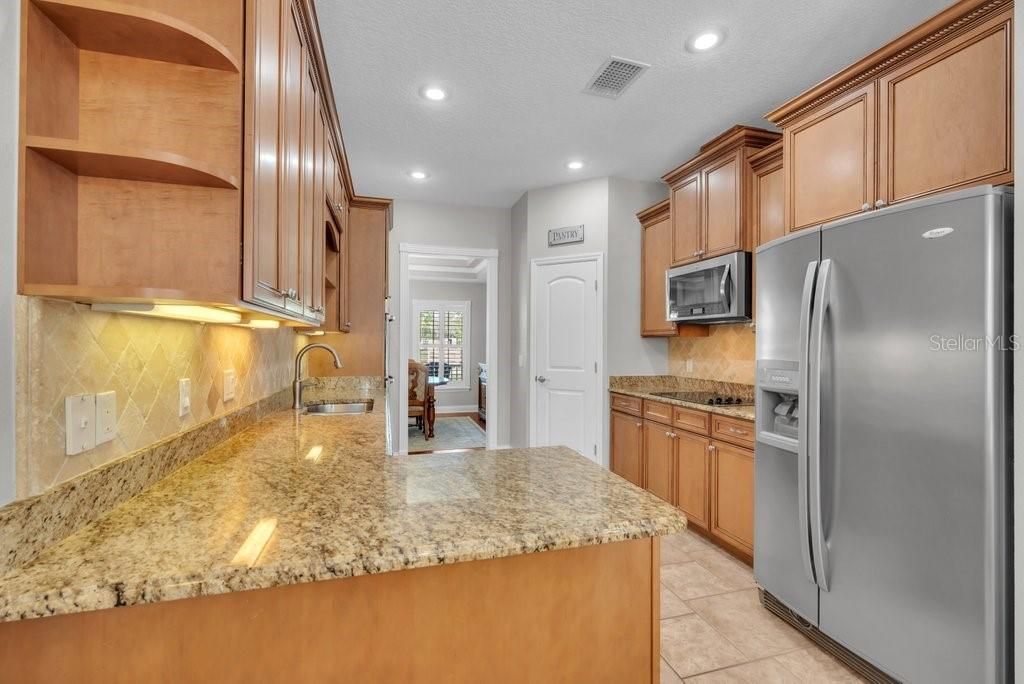 Activo con contrato: $975,000 (4 camas, 2 baños, 3262 Pies cuadrados)
