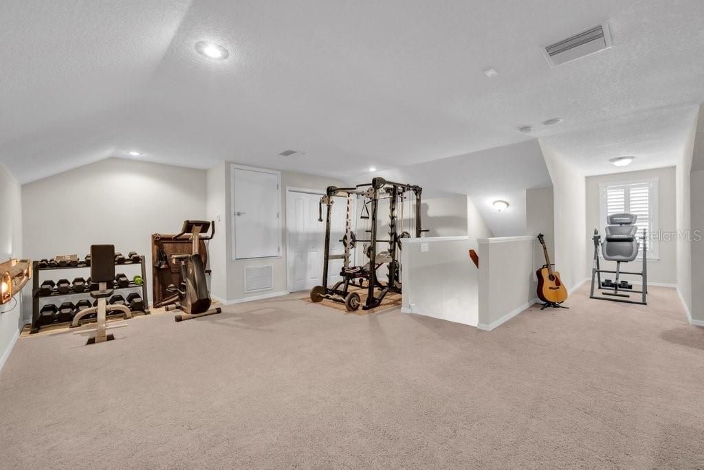 Activo con contrato: $975,000 (4 camas, 2 baños, 3262 Pies cuadrados)