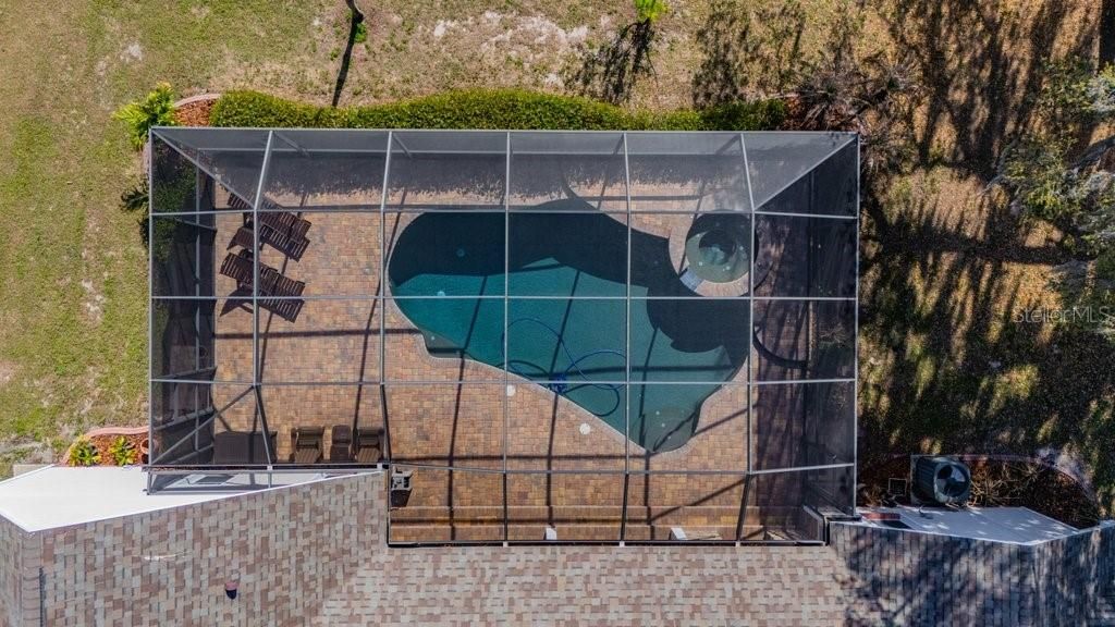 Activo con contrato: $975,000 (4 camas, 2 baños, 3262 Pies cuadrados)