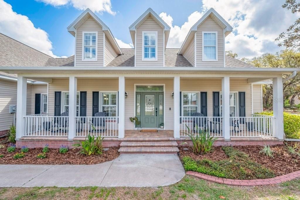 Activo con contrato: $975,000 (4 camas, 2 baños, 3262 Pies cuadrados)