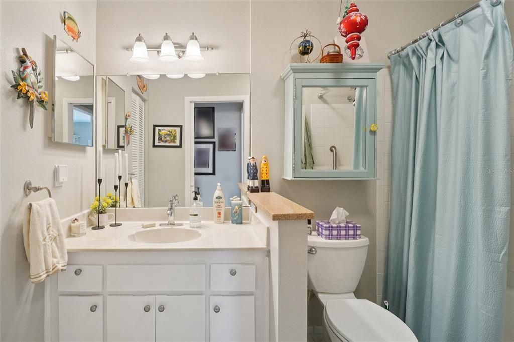 На продажу: $389,900 (2 спален, 2 ванн, 1776 Квадратных фут)