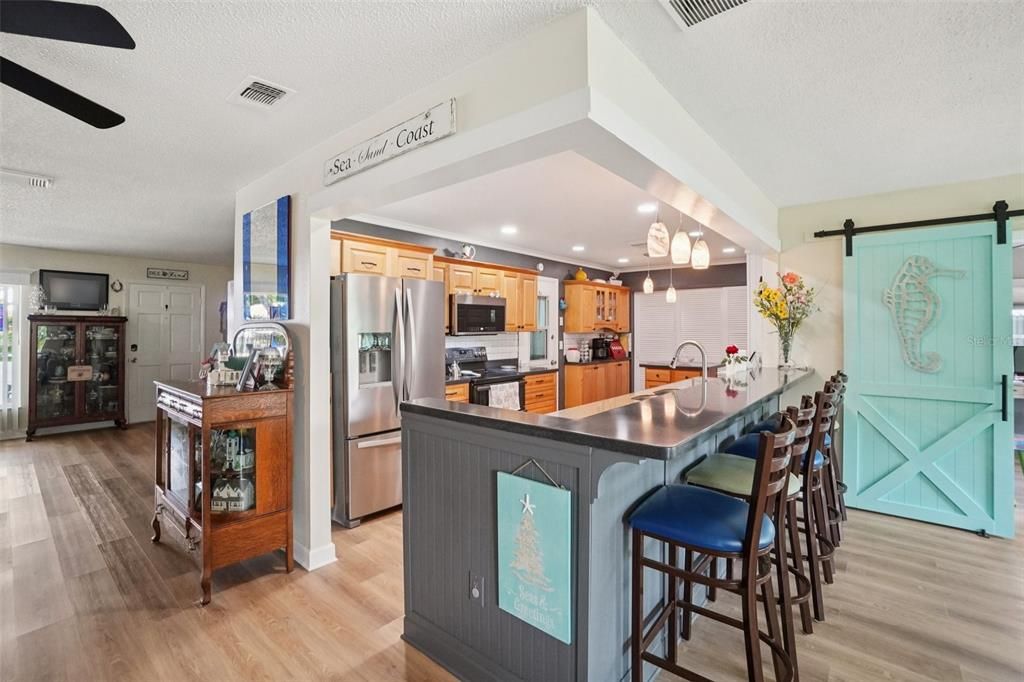 На продажу: $389,900 (2 спален, 2 ванн, 1776 Квадратных фут)