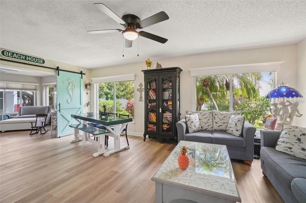 На продажу: $389,900 (2 спален, 2 ванн, 1776 Квадратных фут)