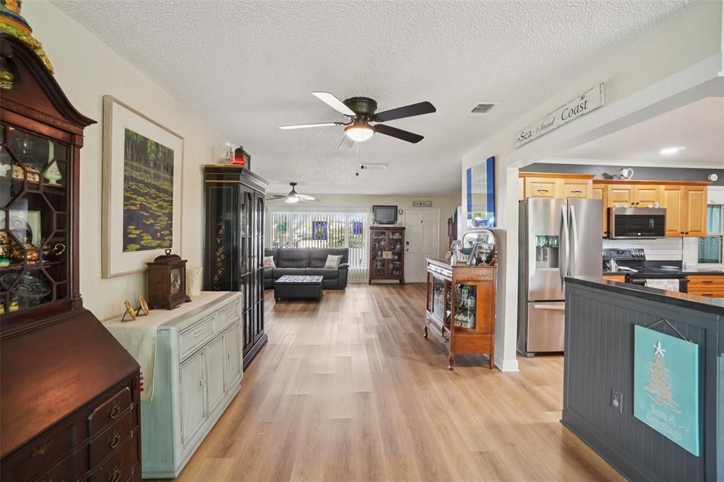 На продажу: $389,900 (2 спален, 2 ванн, 1776 Квадратных фут)