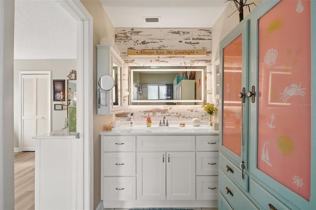 На продажу: $389,900 (2 спален, 2 ванн, 1776 Квадратных фут)