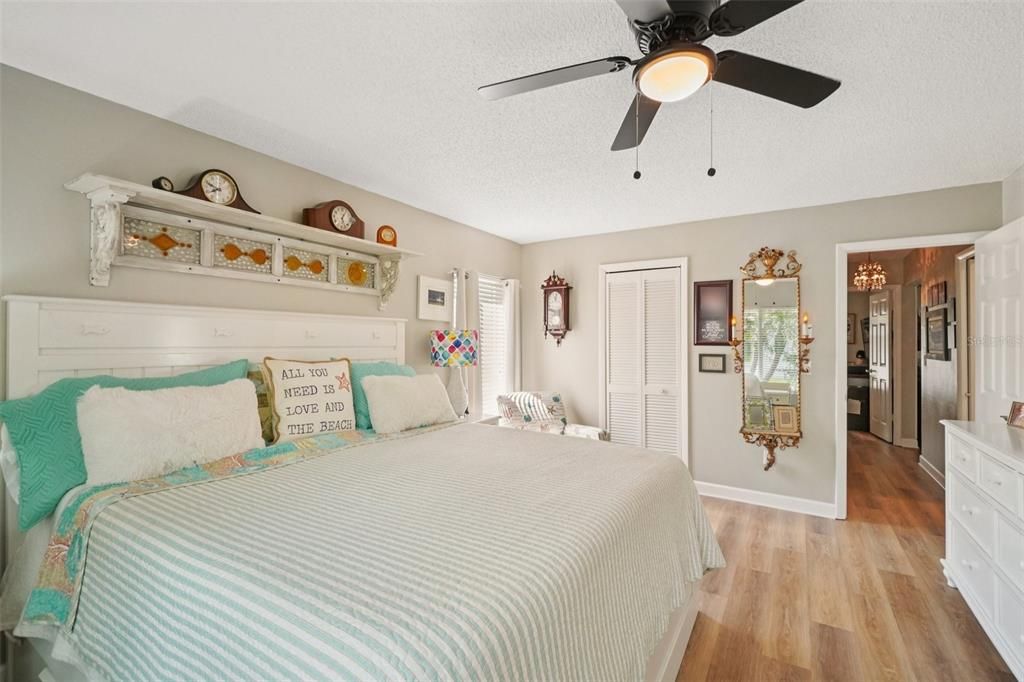 На продажу: $389,900 (2 спален, 2 ванн, 1776 Квадратных фут)