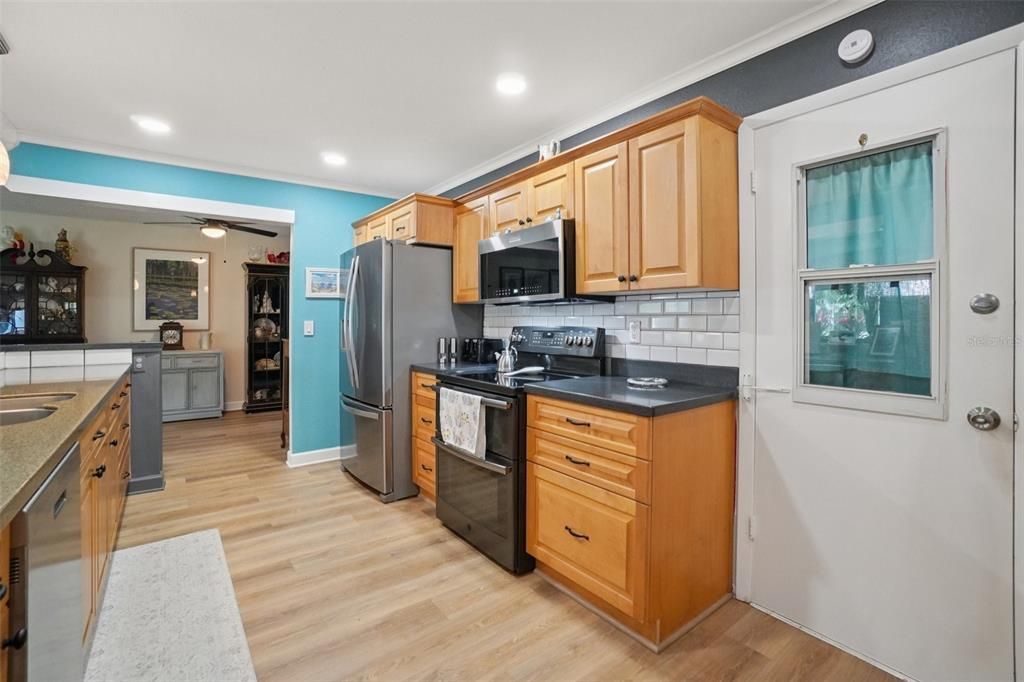 На продажу: $389,900 (2 спален, 2 ванн, 1776 Квадратных фут)