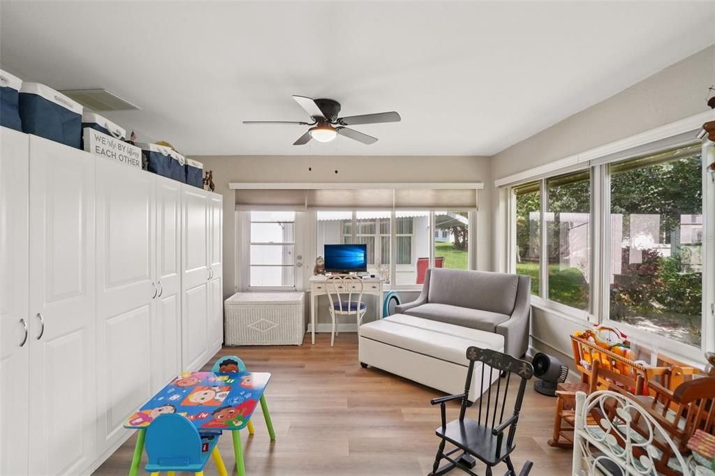 На продажу: $389,900 (2 спален, 2 ванн, 1776 Квадратных фут)