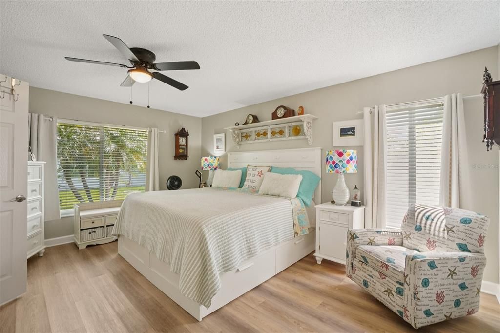 На продажу: $389,900 (2 спален, 2 ванн, 1776 Квадратных фут)