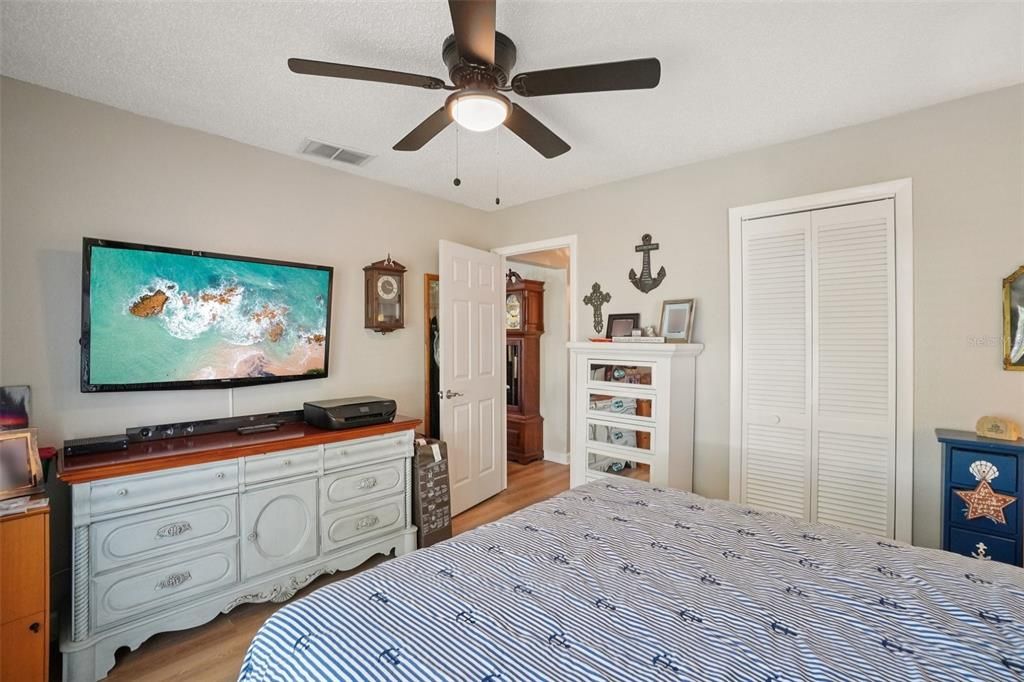 На продажу: $389,900 (2 спален, 2 ванн, 1776 Квадратных фут)