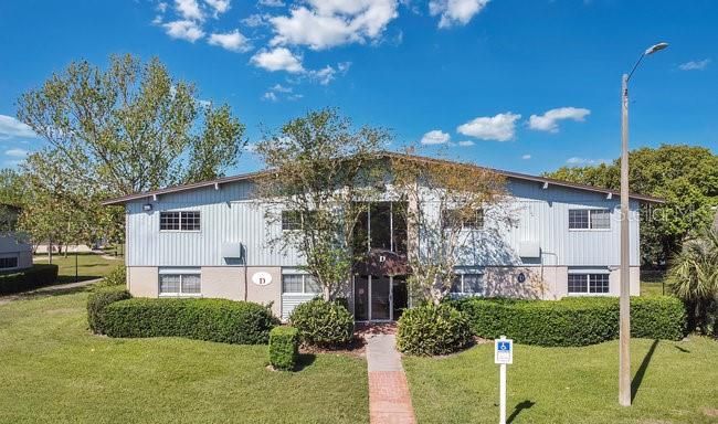 For Sale: $114,000 (2 beds, 1 baths, 881 Square Feet)