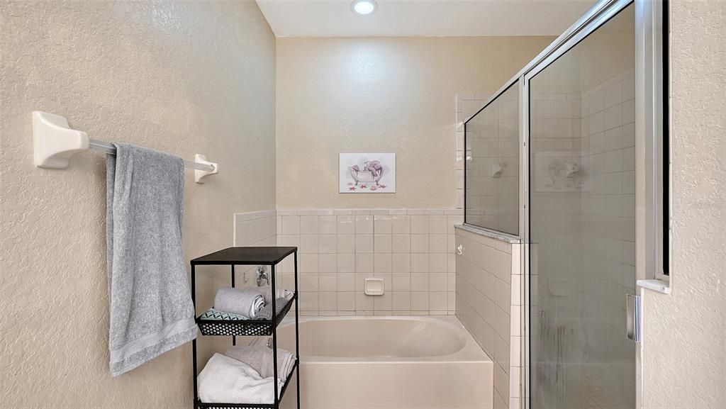 En Venta: $330,000 (3 camas, 2 baños, 1713 Pies cuadrados)