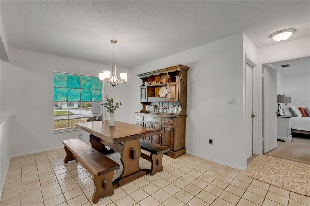 Activo con contrato: $598,000 (3 camas, 2 baños, 1583 Pies cuadrados)