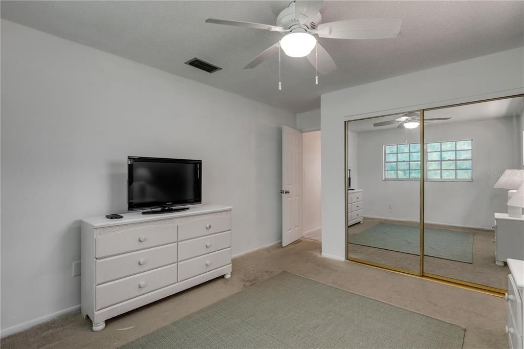Activo con contrato: $598,000 (3 camas, 2 baños, 1583 Pies cuadrados)
