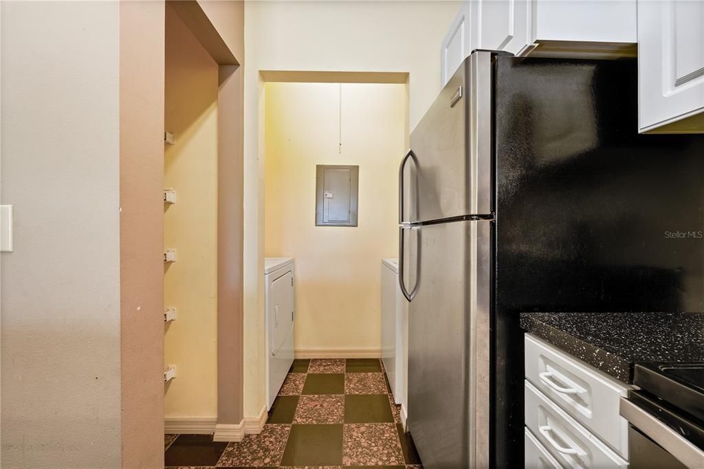 For Sale: $172,900 (2 beds, 2 baths, 990 Square Feet)