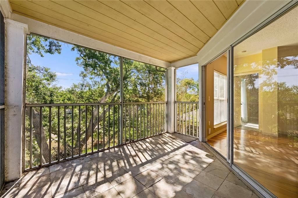 For Sale: $172,900 (2 beds, 2 baths, 990 Square Feet)