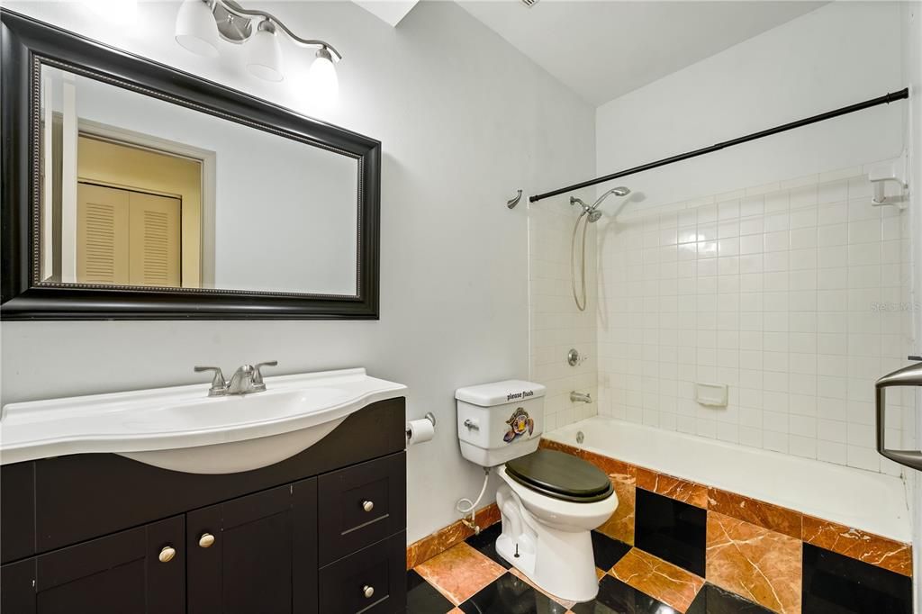 For Sale: $172,900 (2 beds, 2 baths, 990 Square Feet)