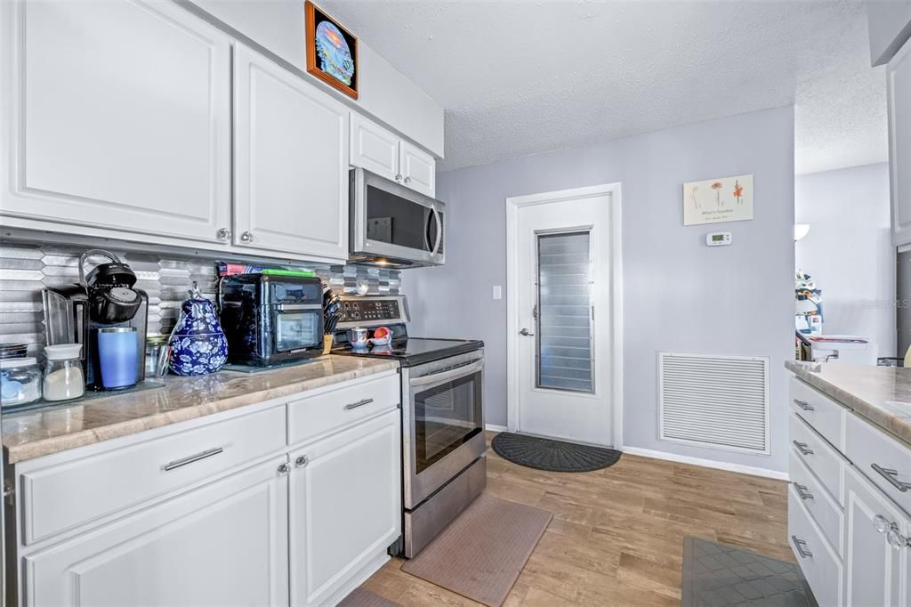 Activo con contrato: $354,000 (2 camas, 2 baños, 1306 Pies cuadrados)