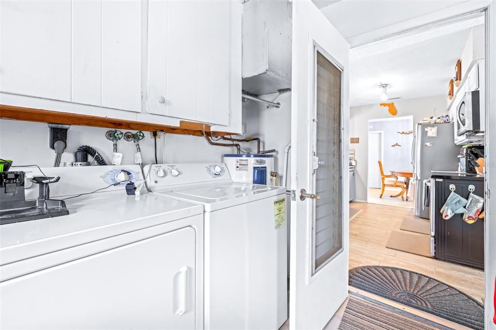 Activo con contrato: $354,000 (2 camas, 2 baños, 1306 Pies cuadrados)