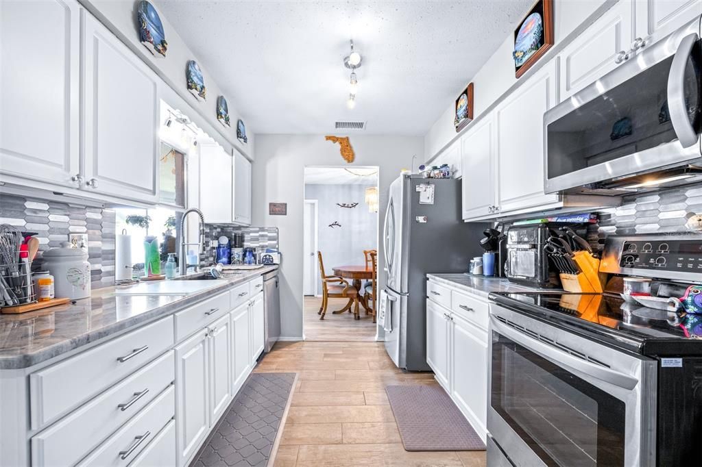 Activo con contrato: $354,000 (2 camas, 2 baños, 1306 Pies cuadrados)