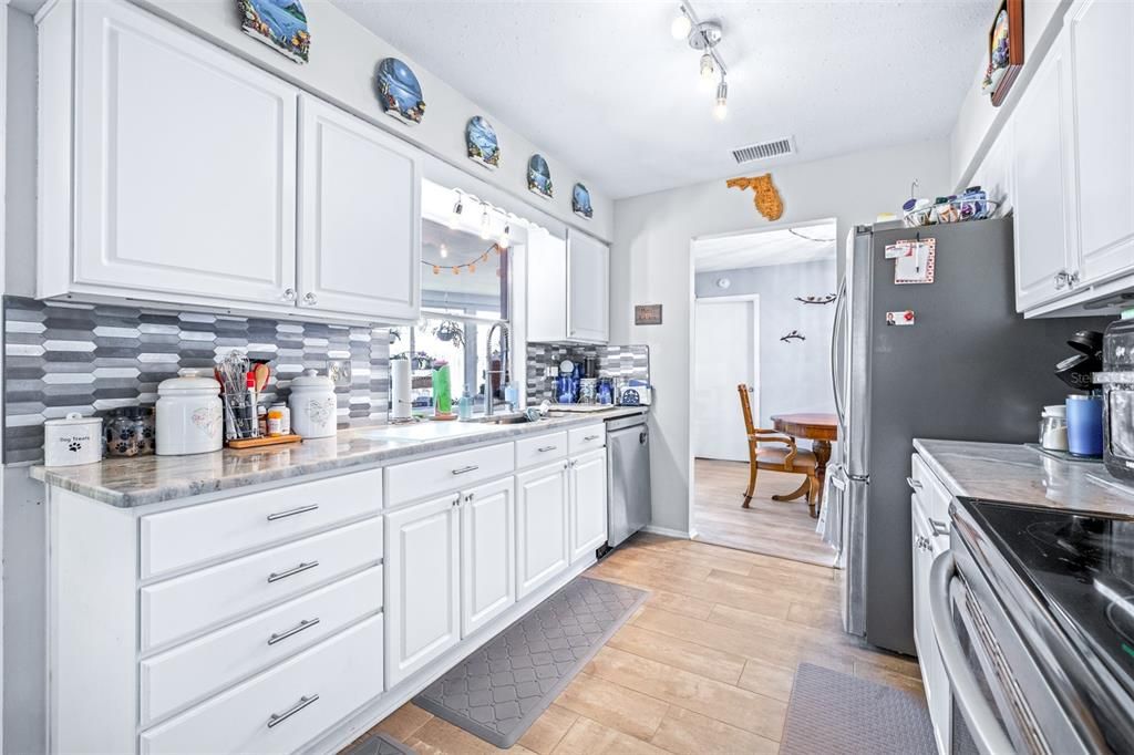Activo con contrato: $354,000 (2 camas, 2 baños, 1306 Pies cuadrados)